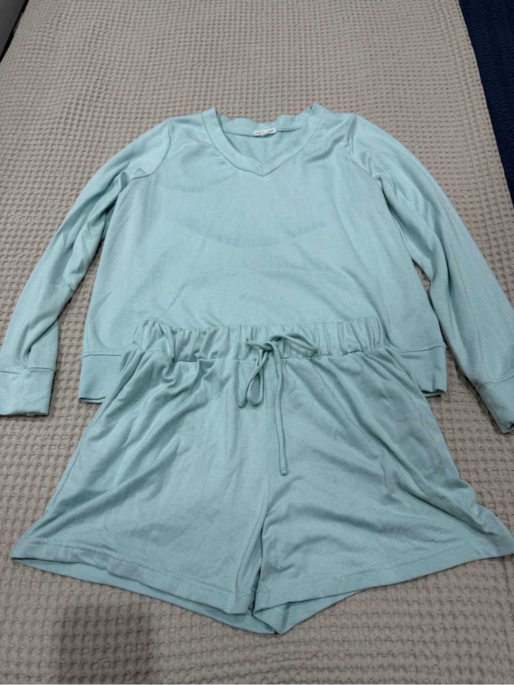 Women's Relaxed V-Neck Pajama Set in Mint